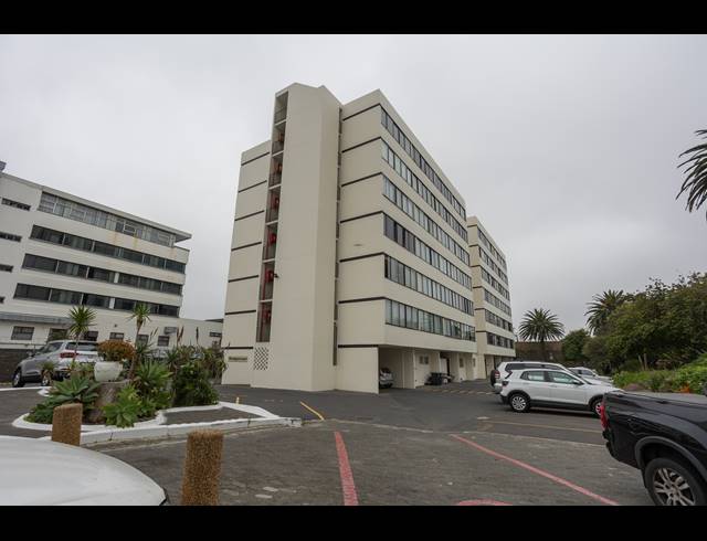 0.5 BEDROOM APARTMENT TO LET IN CLAREMONT